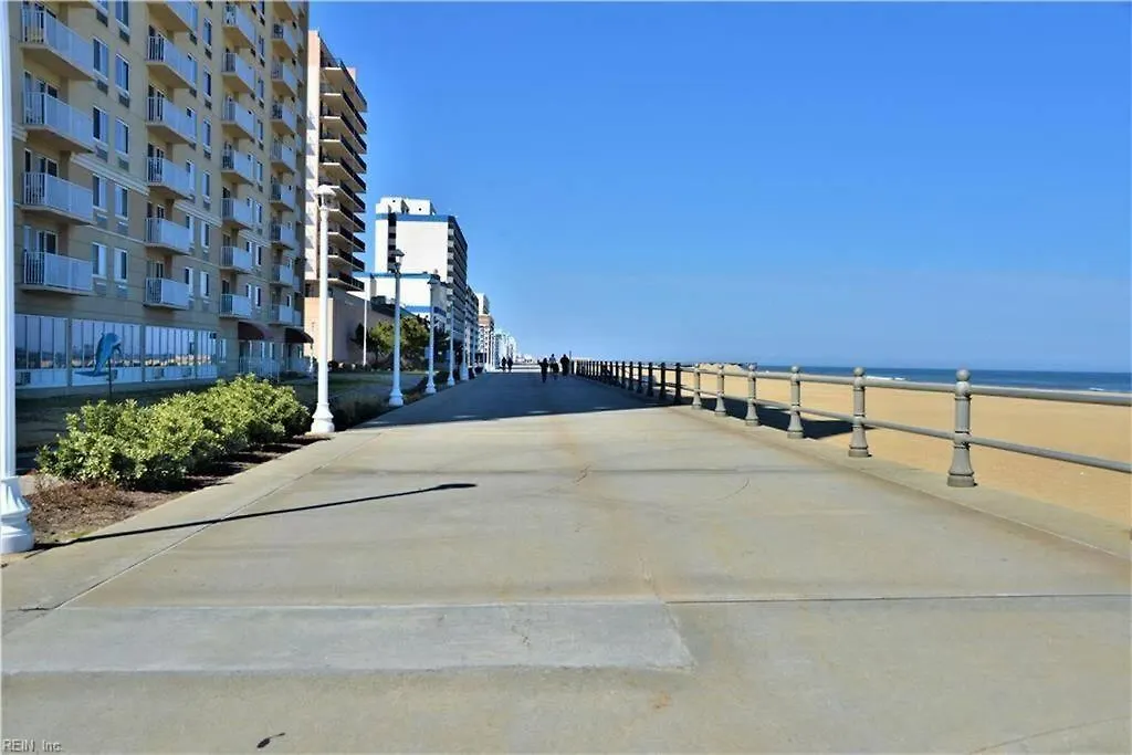 Holiday home Oceanfront Condo, Ocean View And Indoor Pool Virginia Beach